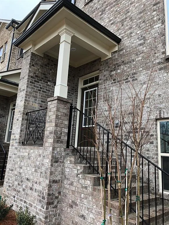 Building Photo - 3930 Redwood Dr