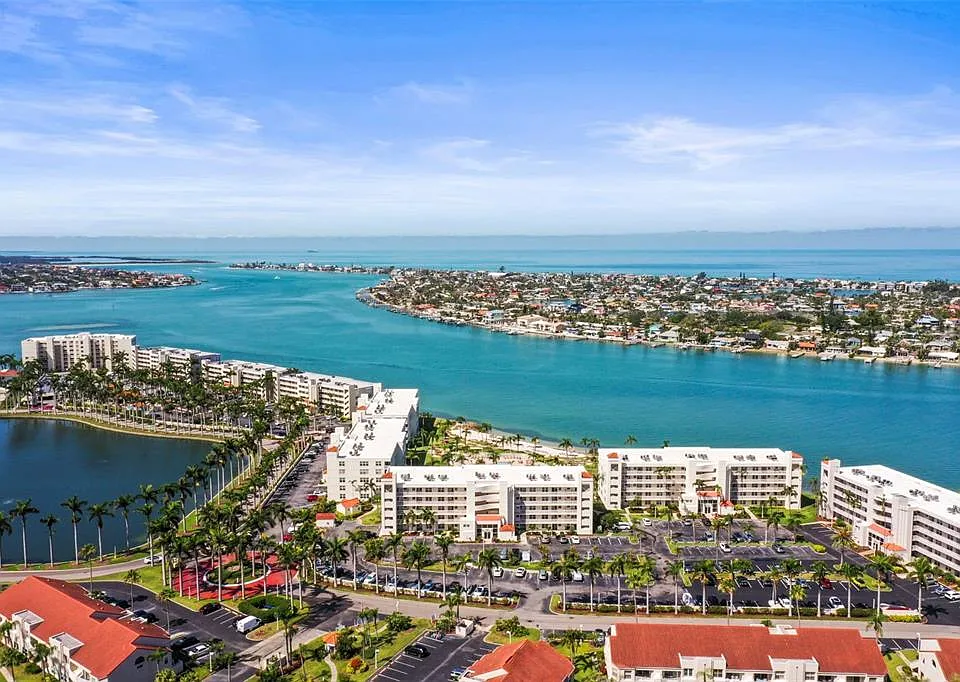 5901 Bahia Del Mar Cir #124