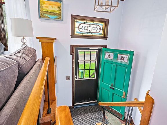 5th image of 36 Newport Ave