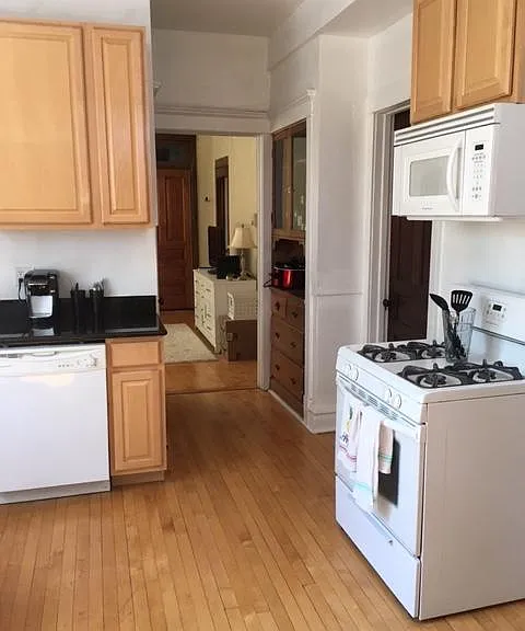 2906 N Greenview Ave #1 — Photo 9