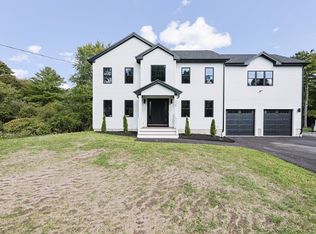 225 Mattapoisett Rd, Acushnet, MA 02743