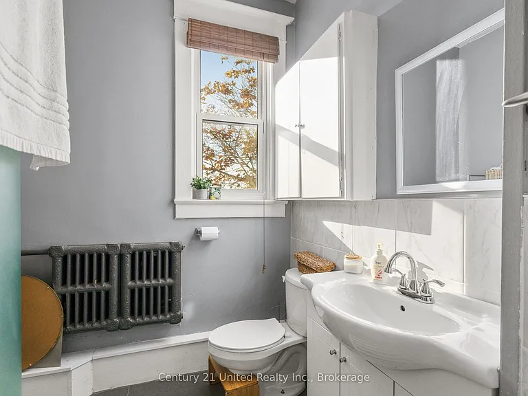 34 King St W #1 — Photo 16
