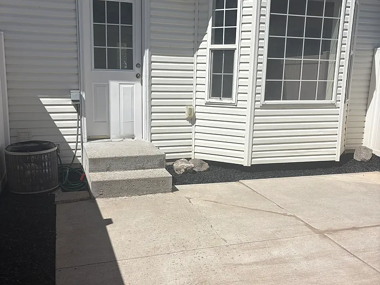 884 Liberty Ln — Photo 23