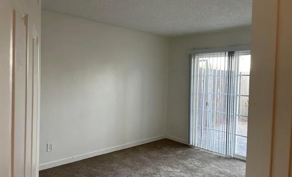 3 bed, 1000 sqft, $2,500 — Photo 3