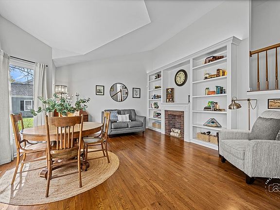 3rd image of 2866 Evergreen Ln