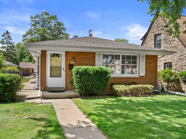 3845 N 100th St, Wauwatosa, WI 53222