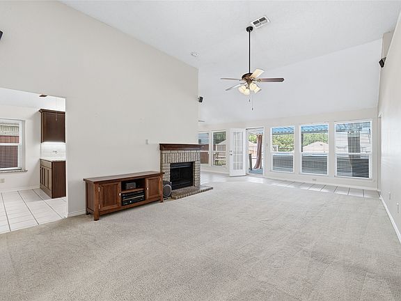 4th image of 840 Lionel Way