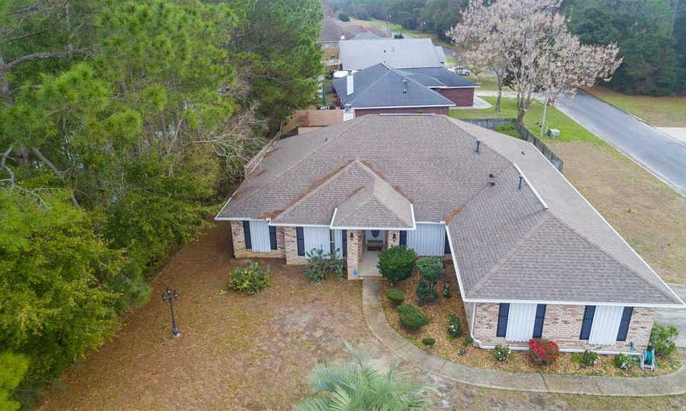 1st image of 864 Lake Aire Dr