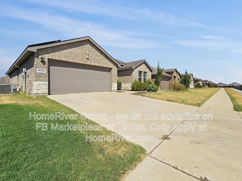 3 bed, 2.0 bath, 1800 sqft, $2,150 — Photo 2
