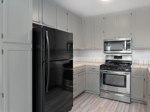 5th image of 229 Silver Leaf Dr APT C