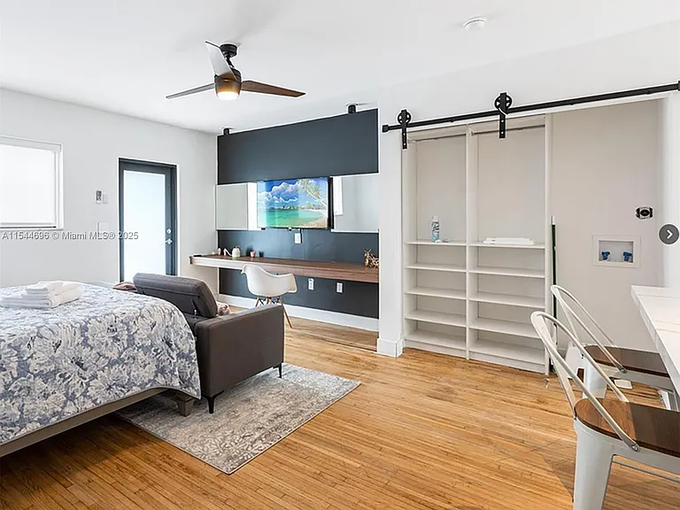 740 SW 9th St #2 — Photo 3