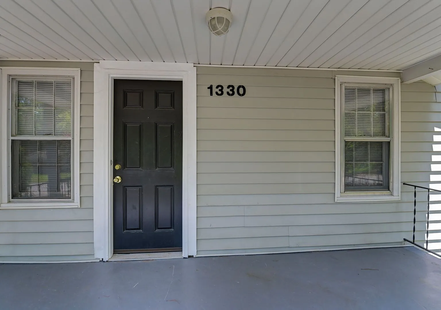 Charming 2 Bedroom Home, close to USC & located on a Large Lot! — Photo 4