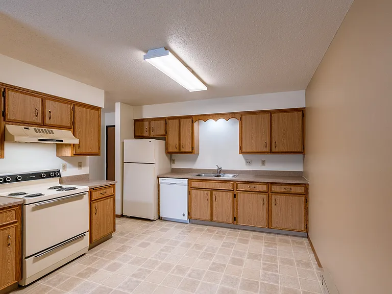 Fargo, ND West Oak Apartments | Kitchen