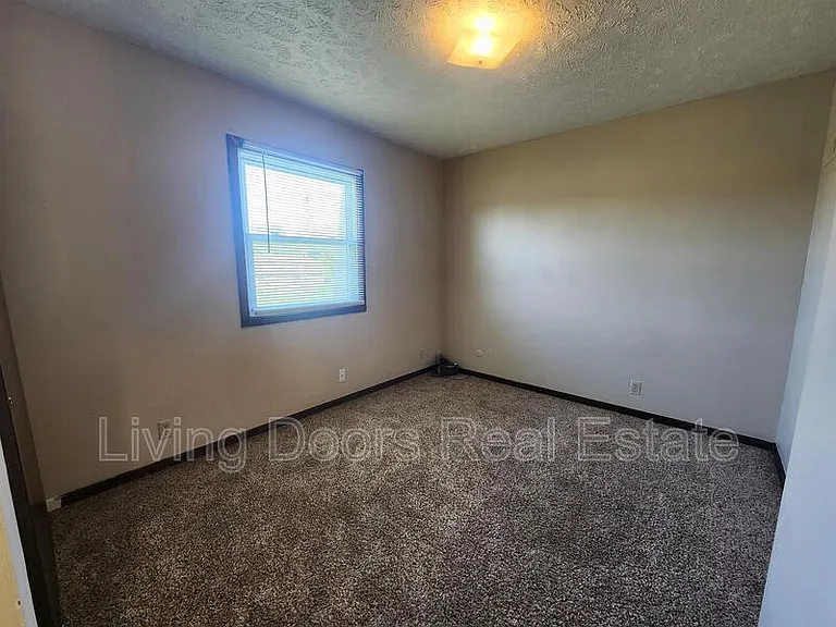 1627 Deweese Dr — Photo 9