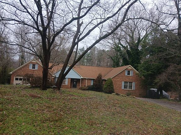 2nd image of 2510A Wedgewood Dr