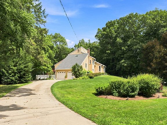 3rd image of 40 Rockledge Dr