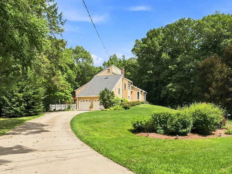 40 Rockledge Dr — Photo 3