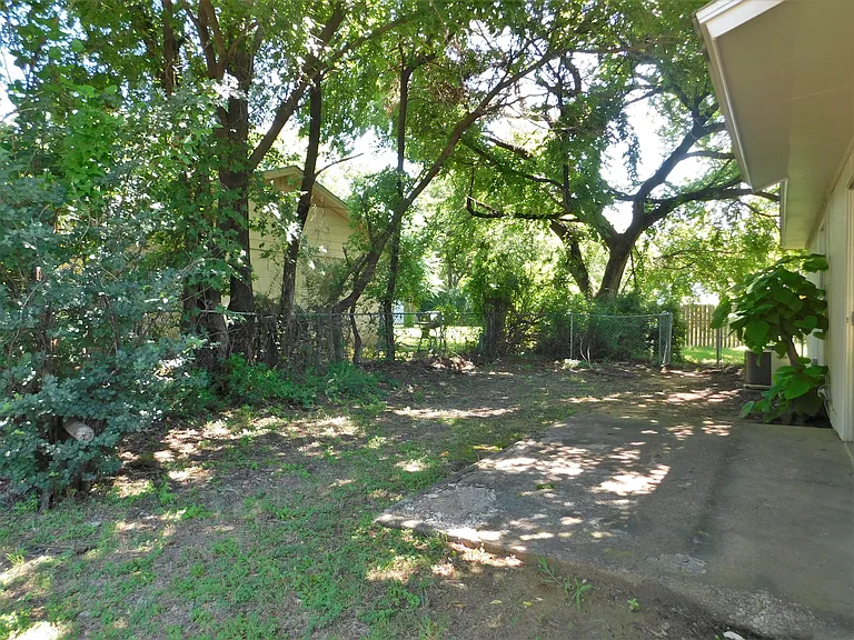 1401 Noble St — Photo 22