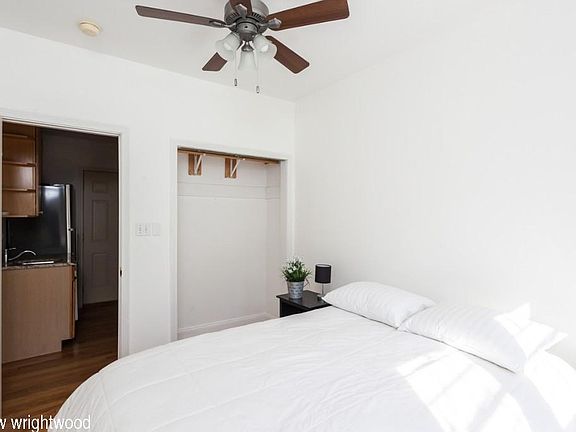 4th image of 681 W Wrightwood Ave #818