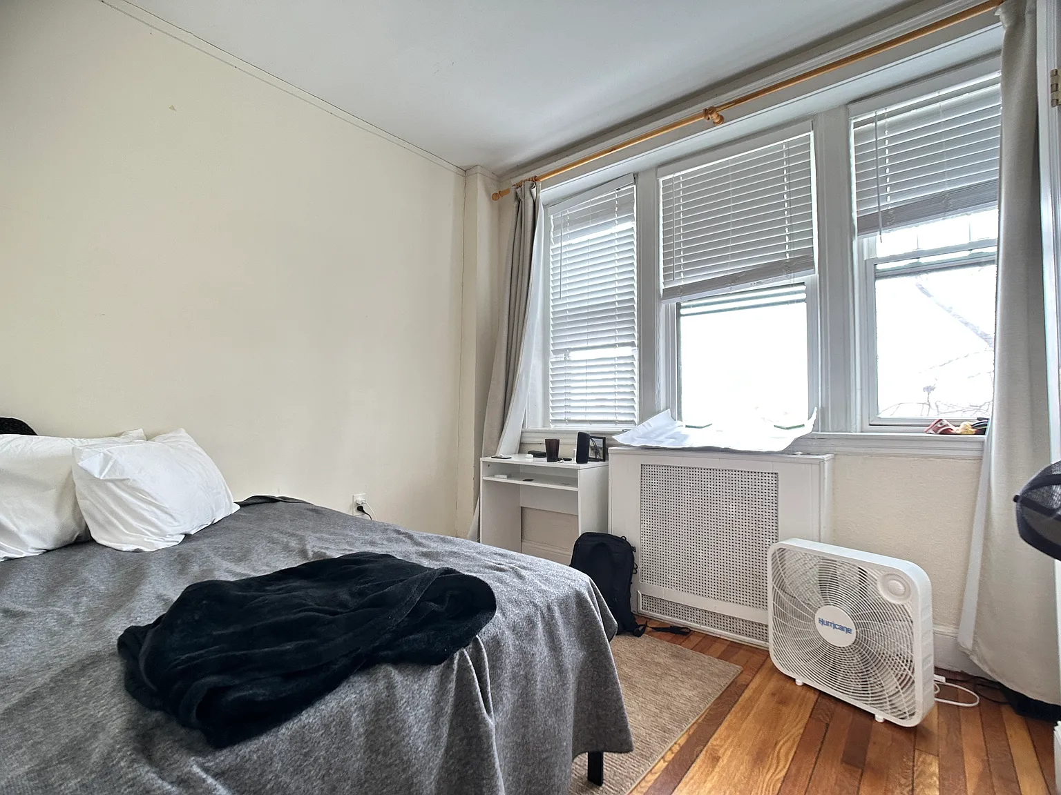 3 bed, 999 sqft, $5,040 — Photo 4