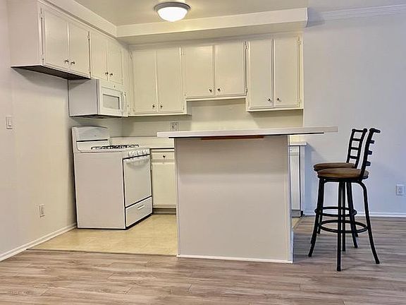 4th image of 1610 Granville Ave APT 2