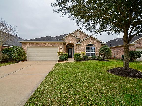 2nd image of 302 Briar Trace Ln