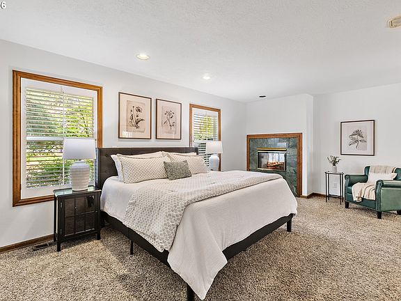 4th image of 28380 SW Willow Creek Dr