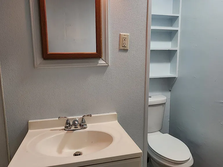 910 Hill Ter — Photo 17