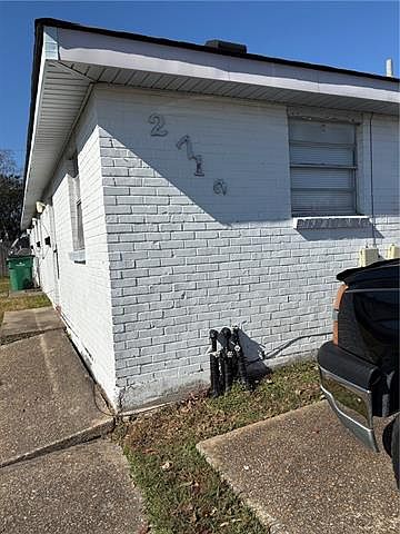 1st image of 2712 Longwood Dr APT A
