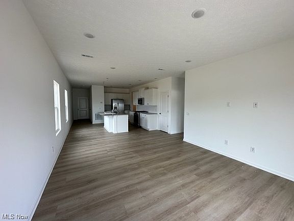 5th image of 415 Honeycrisp Dr NE