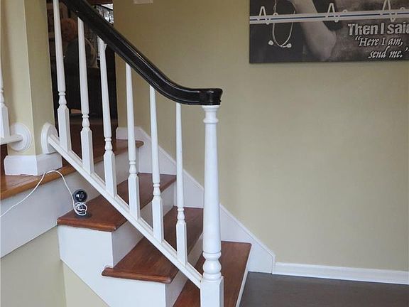 5th image of 55 Sturbridge Ln