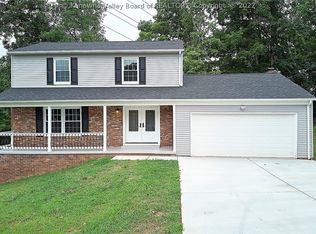 109 Norwood Rd, Nitro, WV 25143