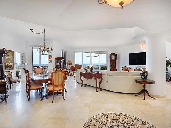 5th image of 10 Edgewater Dr APT 11F