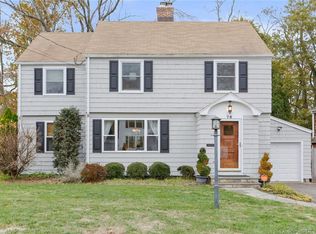 76 Lewis Dr, Fairfield, CT 06825