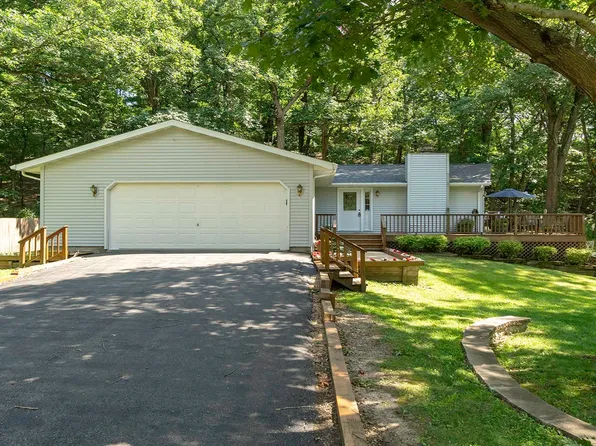 1306 Beech Ln, Dixon, IL 61021