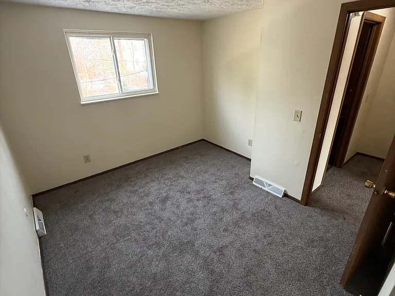 324 Werley Rd N — Photo 6