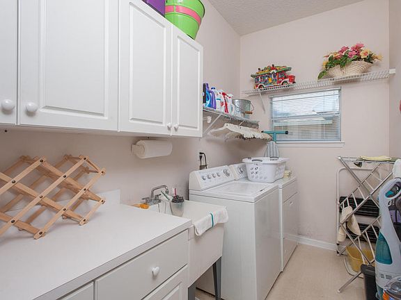 5th image of 866 Garrison Dr