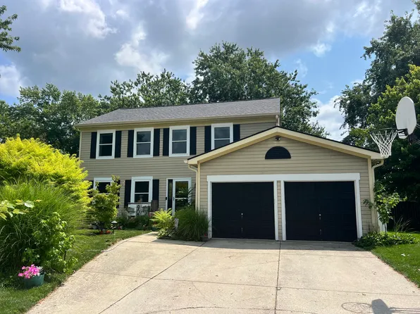 909 Farmview Ln, Carmel, IN 46032