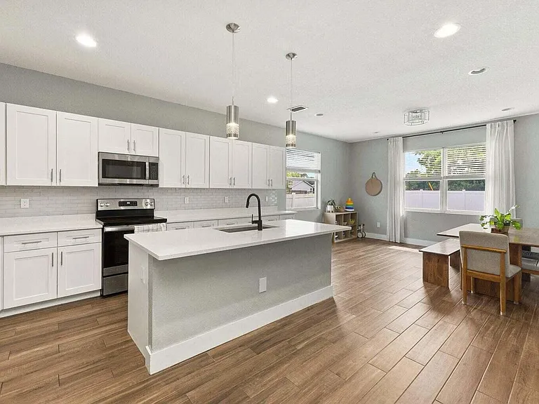 601 SW South Quick Cir #601 — Photo 6