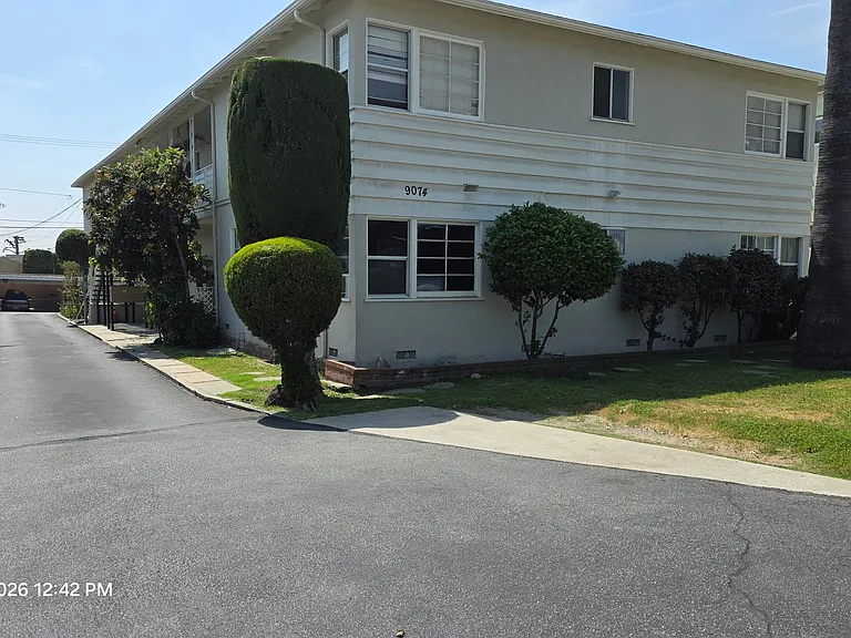 9074 Huntington Dr — Photo 16