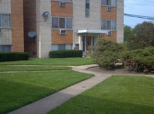 9610 Greenwood Ave APT 2W, Des Plaines, IL 60016