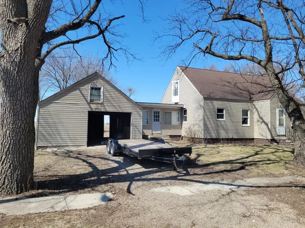 145 S Lindberg Ave, Dunnell, MN 56127