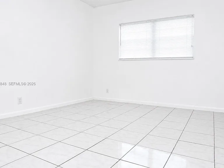 411 SE 10th St #1 — Photo 26