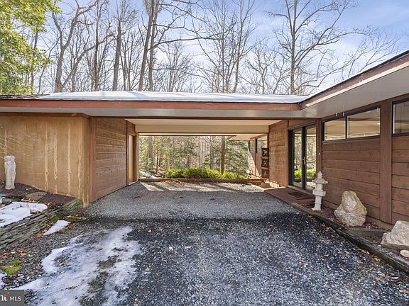 3rd image of 11300 Occoquan Oaks Ln