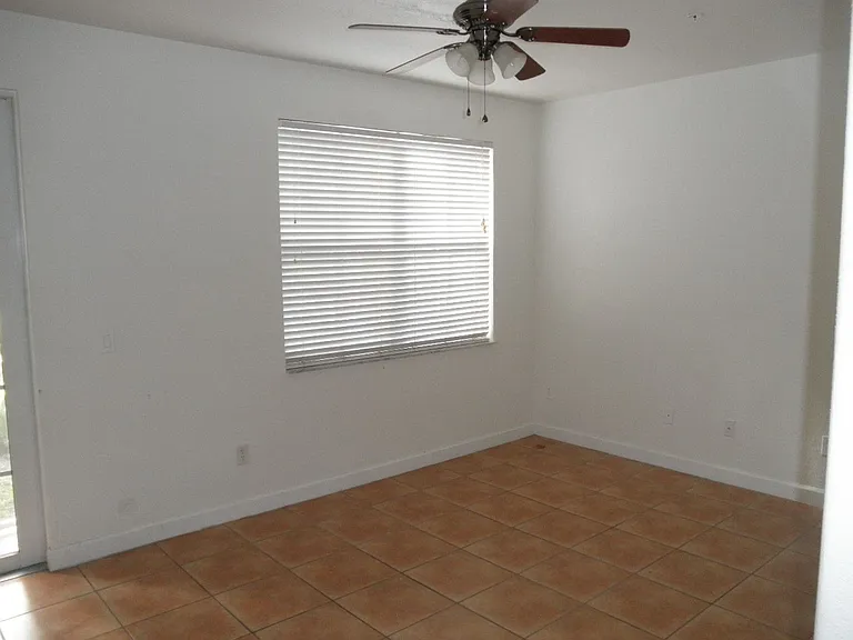 2405 Shoma Dr — Photo 2
