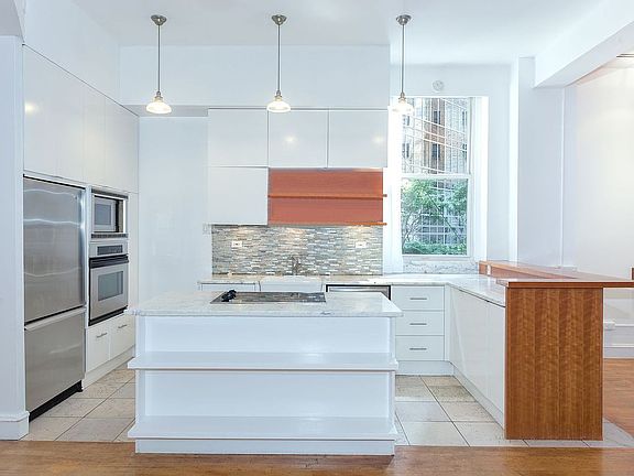 3rd image of 14 E 33rd St #3
