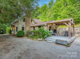 651 Macedonia Rd, Saluda, NC 28773