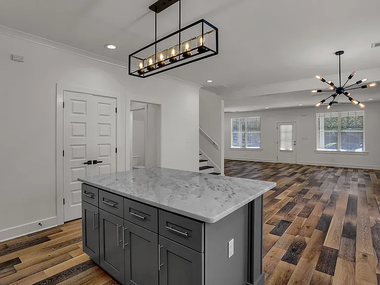 2374 Forrest Ave — Photo 10