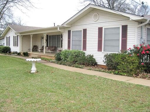 3rd image of 409 E Ayers St