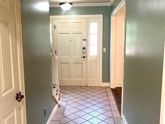 4th image of 107 Honeysuckle Ln